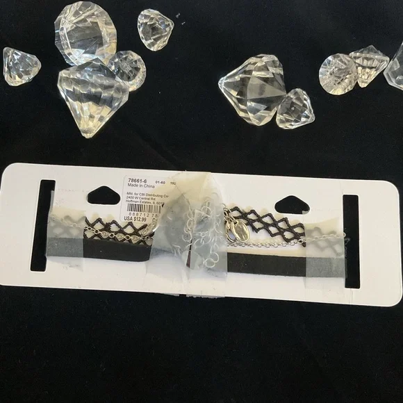 Icing Black and white heart neck choker - Picture 3 of 4